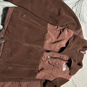 Chocolates Brown North Face. Size Small. Good condition